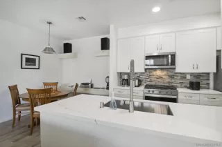 Photo #5: 240014390 Listing