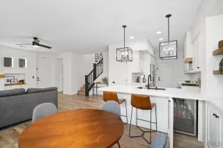 Photo #3: 240014417 Listing