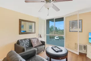 Photo #6: 240014504 Listing