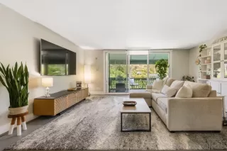 Photo #2: 240014533 Listing