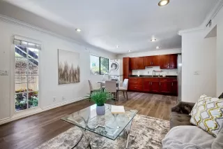 Photo #2: 240014538 Listing 