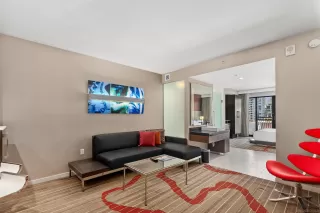 Photo #5: 240014539 Listing