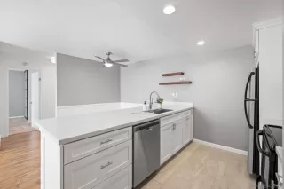 Photo #5: 240014756 Listing 