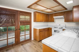 Photo #3: 240014800 Listing