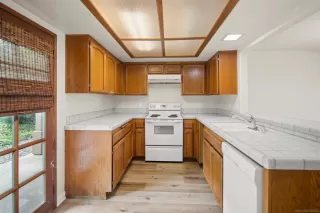 Photo #4: 240014800 Listing