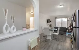 Photo #6: 240014864 Listing