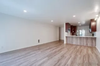 Photo #4: 240014876 Listing