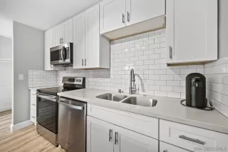 Photo #3: 240015023 Listing