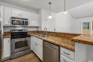 Photo #5: 240015033 Listing