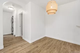 Photo #6: 240015033 Listing