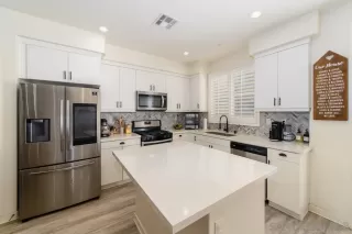 Photo #4: 240015213 Listing