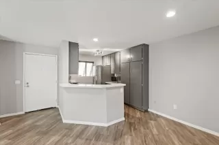 Photo #2: 240015249 Listing 