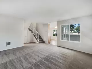 Photo #3: 240015292 Listing