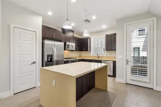 Photo #6: 240015344 Listing