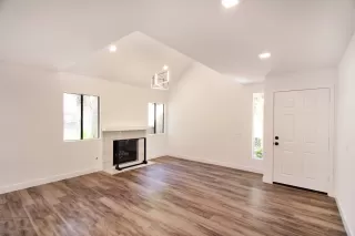 Photo #2: 240015362 Listing