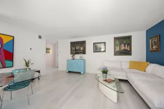 Photo #1: 240015382 Listing 