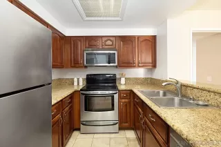 Photo #5: 240015392 Listing