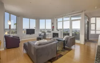 Photo #3: 240015437 Listing