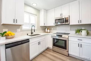 Photo #5: 240015462 Listing