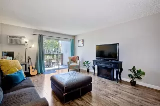 Photo #2: 240015470 Listing