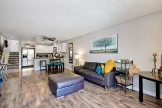 Photo #3: 240015470 Listing