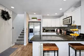 Photo #4: 240015470 Listing