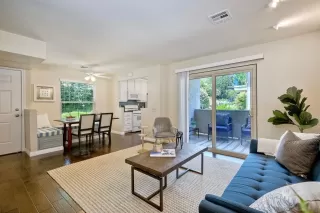 Photo #1: 240015489 Listing 