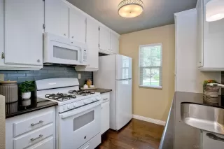 Photo #3: 240015489 Listing 