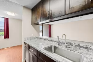 Photo #6: 240015511 Listing