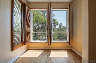 Photo #5: 240015539 Listing