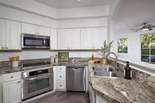 Photo #2: 240015548 Listing