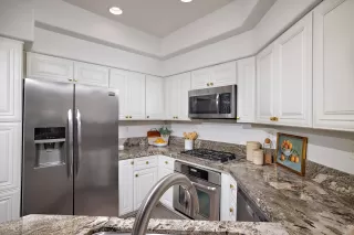 Photo #5: 240015548 Listing