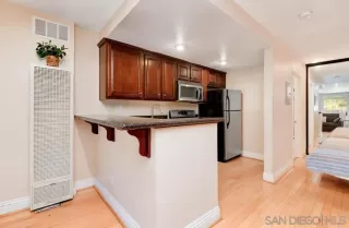 Photo #5: 240015580 Listing