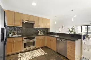 Photo #3: 240015593 Listing