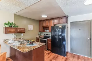 Photo #2: 240015611 Listing