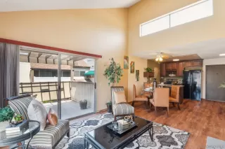 Photo #3: 240015611 Listing