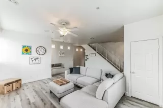 Photo #1: 240015677 Listing