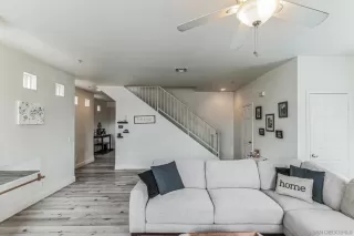 Photo #2: 240015677 Listing