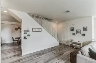 Photo #5: 240015677 Listing