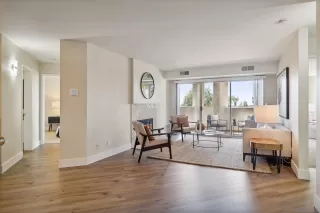 Photo #3: 240015818 Listing