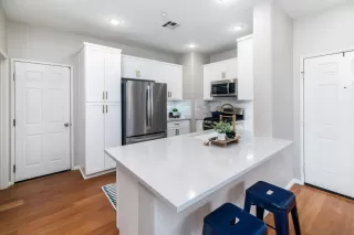 Photo #5: 240015854 Listing