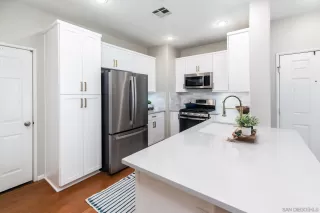 Photo #6: 240015854 Listing