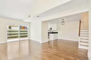 Photo #4: 240015931 Listing