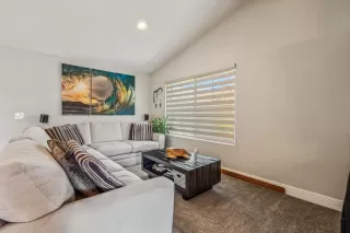 Photo #1: 240015946 Listing