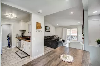 Photo #3: 240015967 Listing