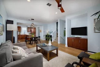 Photo #1: 240016058 Listing