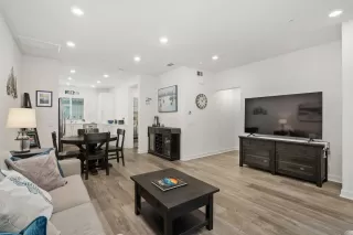 Photo #4: 240016067 Listing