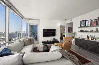 Photo #3: 240016107 Listing