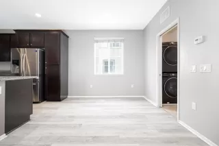 Photo #2: 240016168 Listing