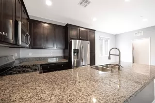 Photo #5: 240016168 Listing